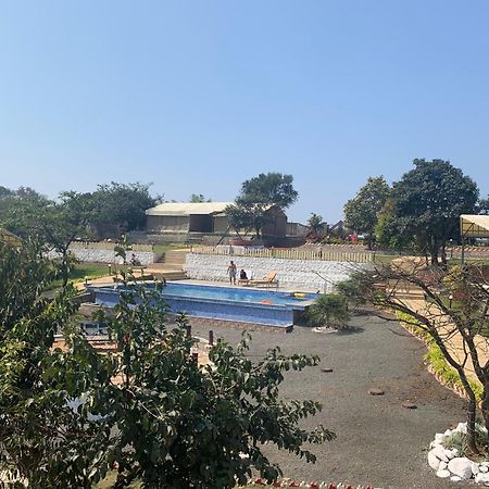 The Canvas Resort In Lonavla Esterno foto