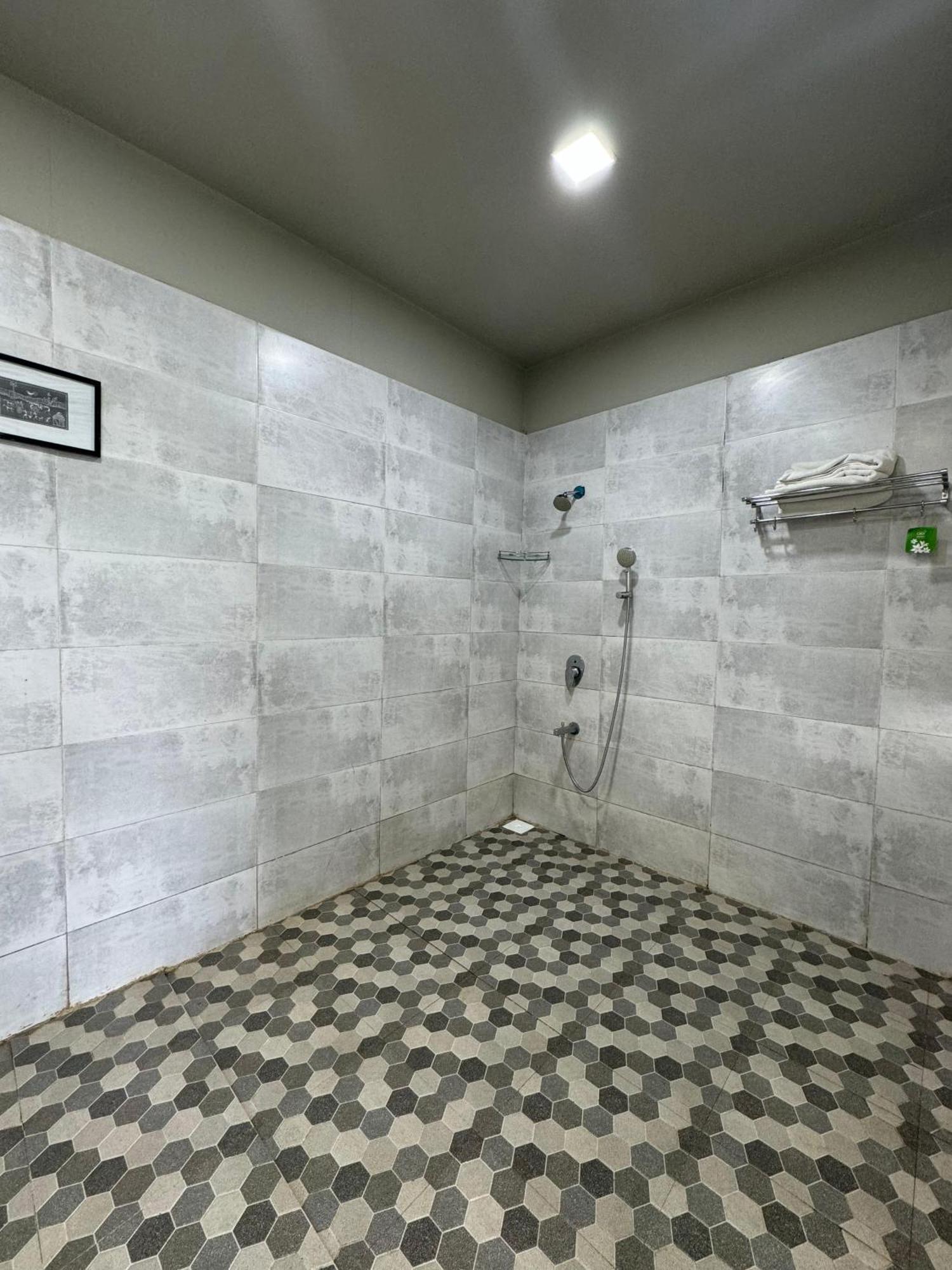The Canvas Resort In Lonavla Esterno foto