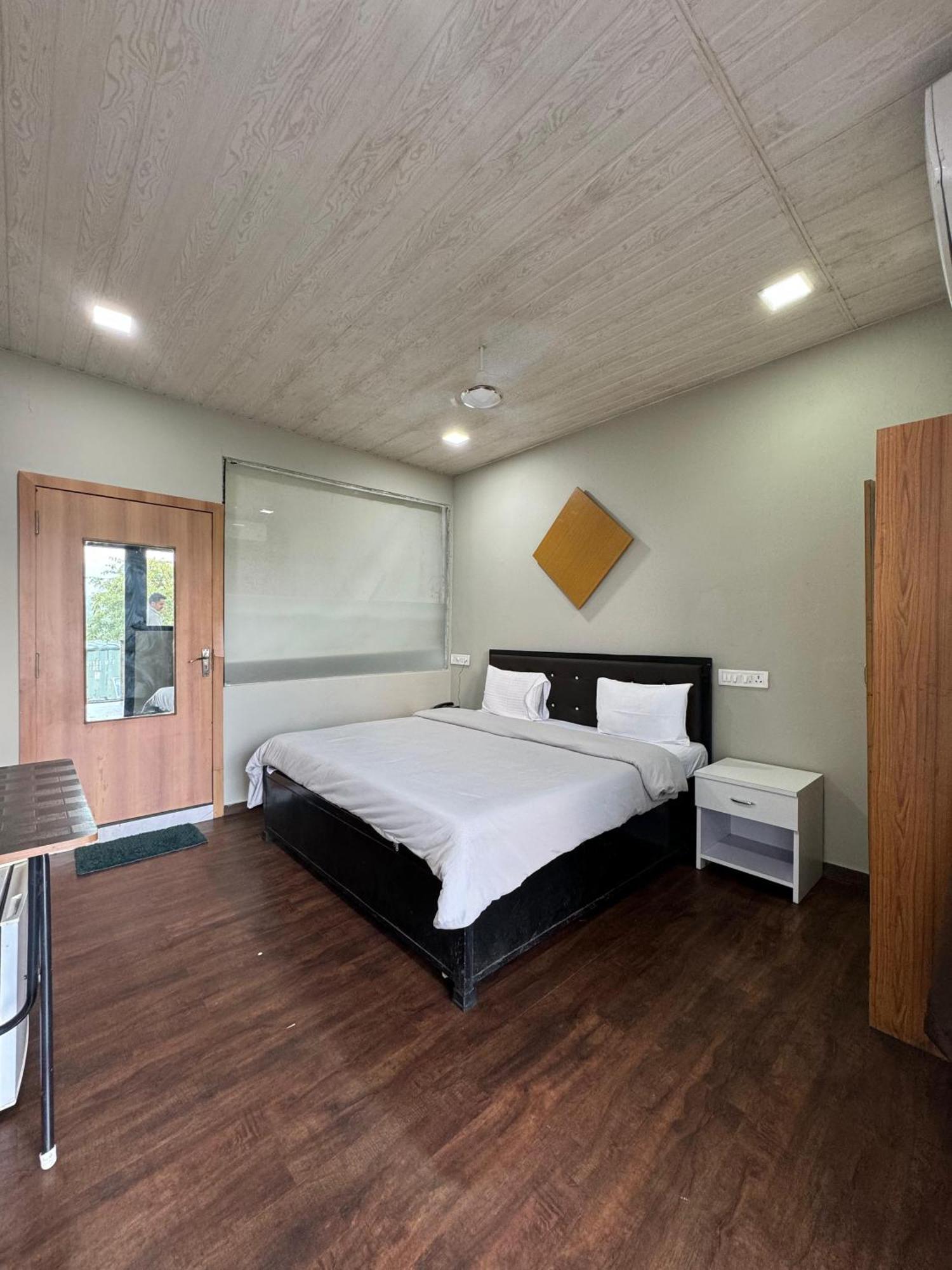 The Canvas Resort In Lonavla Esterno foto