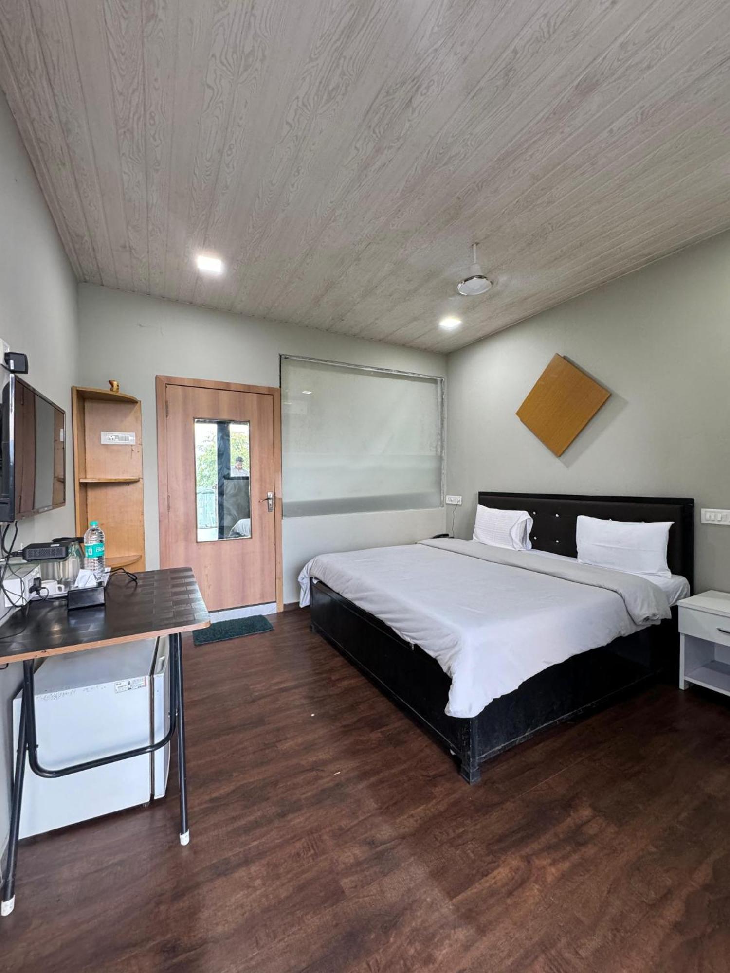The Canvas Resort In Lonavla Esterno foto
