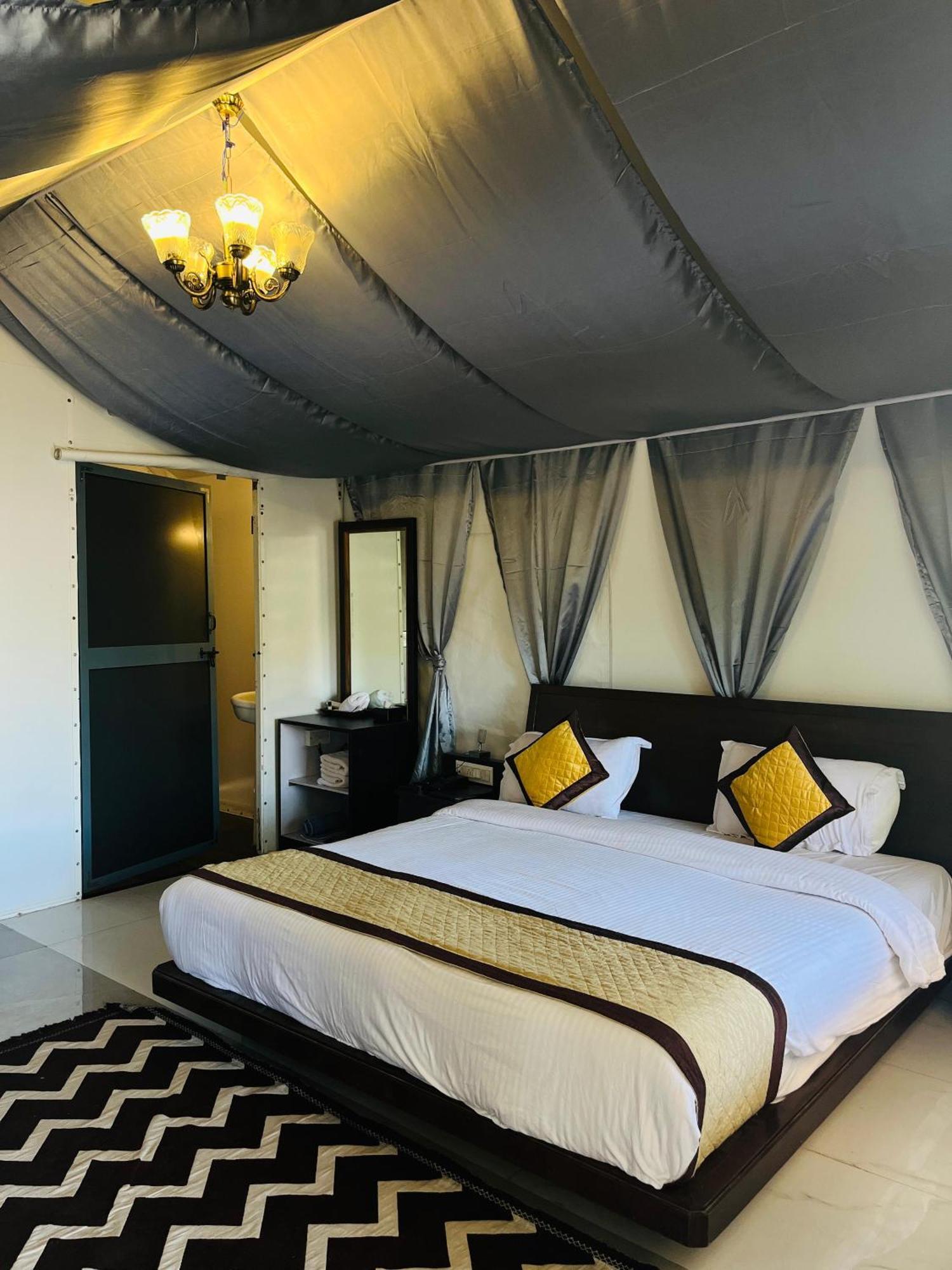 The Canvas Resort In Lonavla Esterno foto