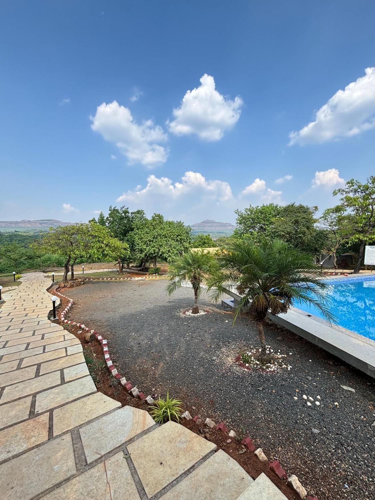 The Canvas Resort In Lonavla Esterno foto
