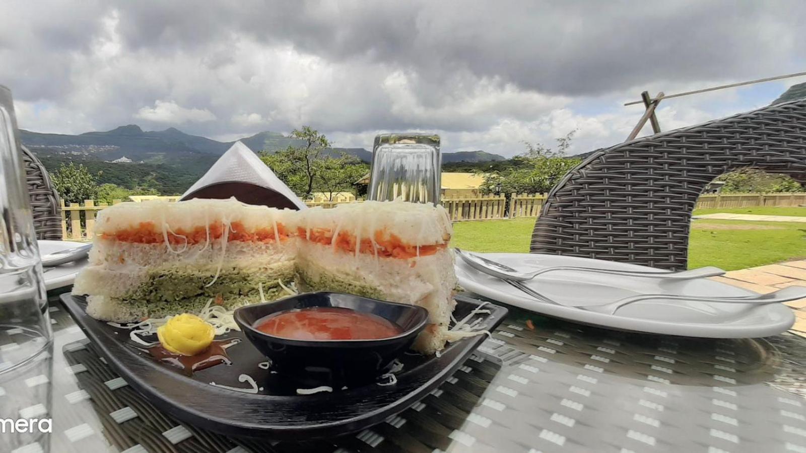 The Canvas Resort In Lonavla Esterno foto