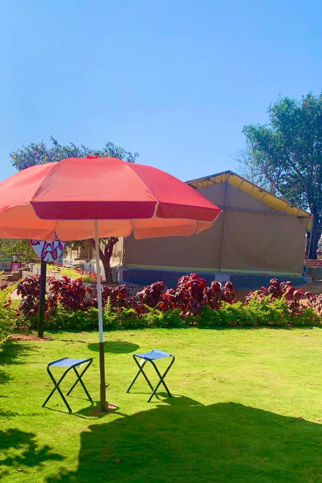 The Canvas Resort In Lonavla Esterno foto