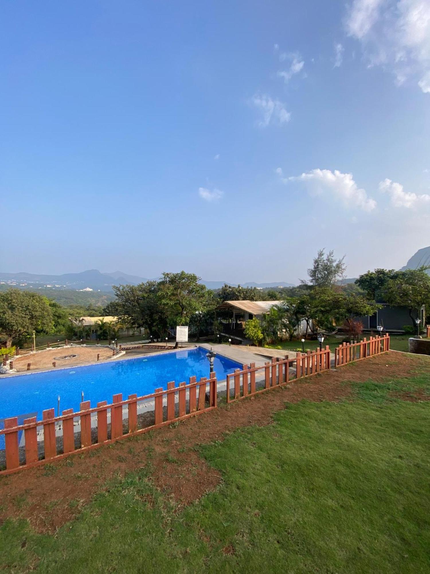 The Canvas Resort In Lonavla Esterno foto
