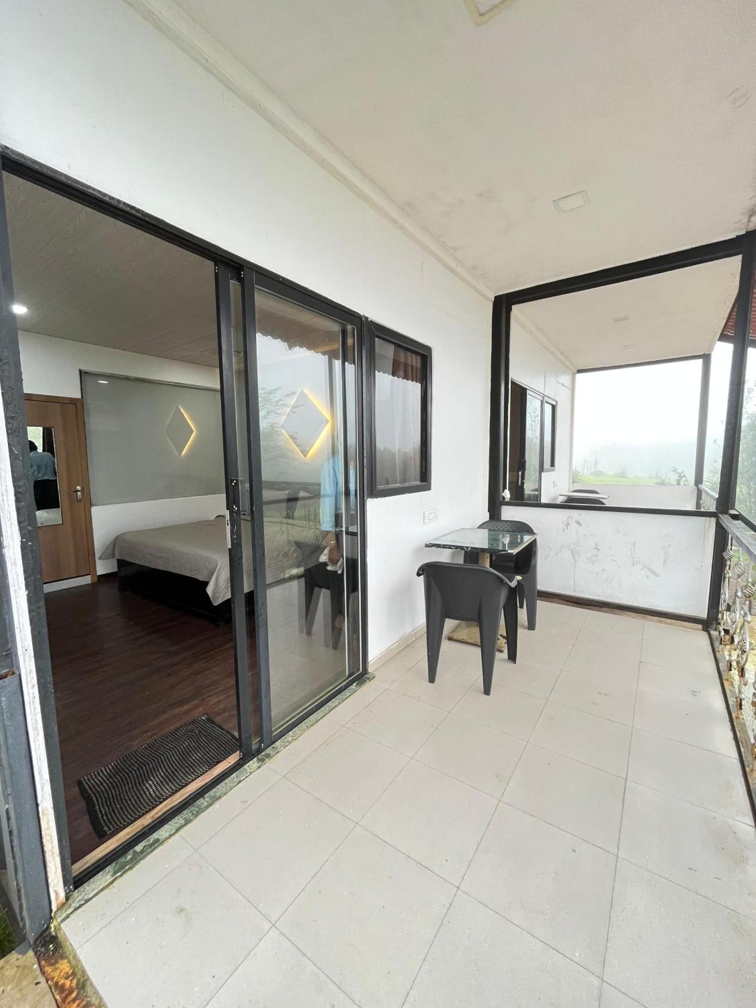 The Canvas Resort In Lonavla Esterno foto
