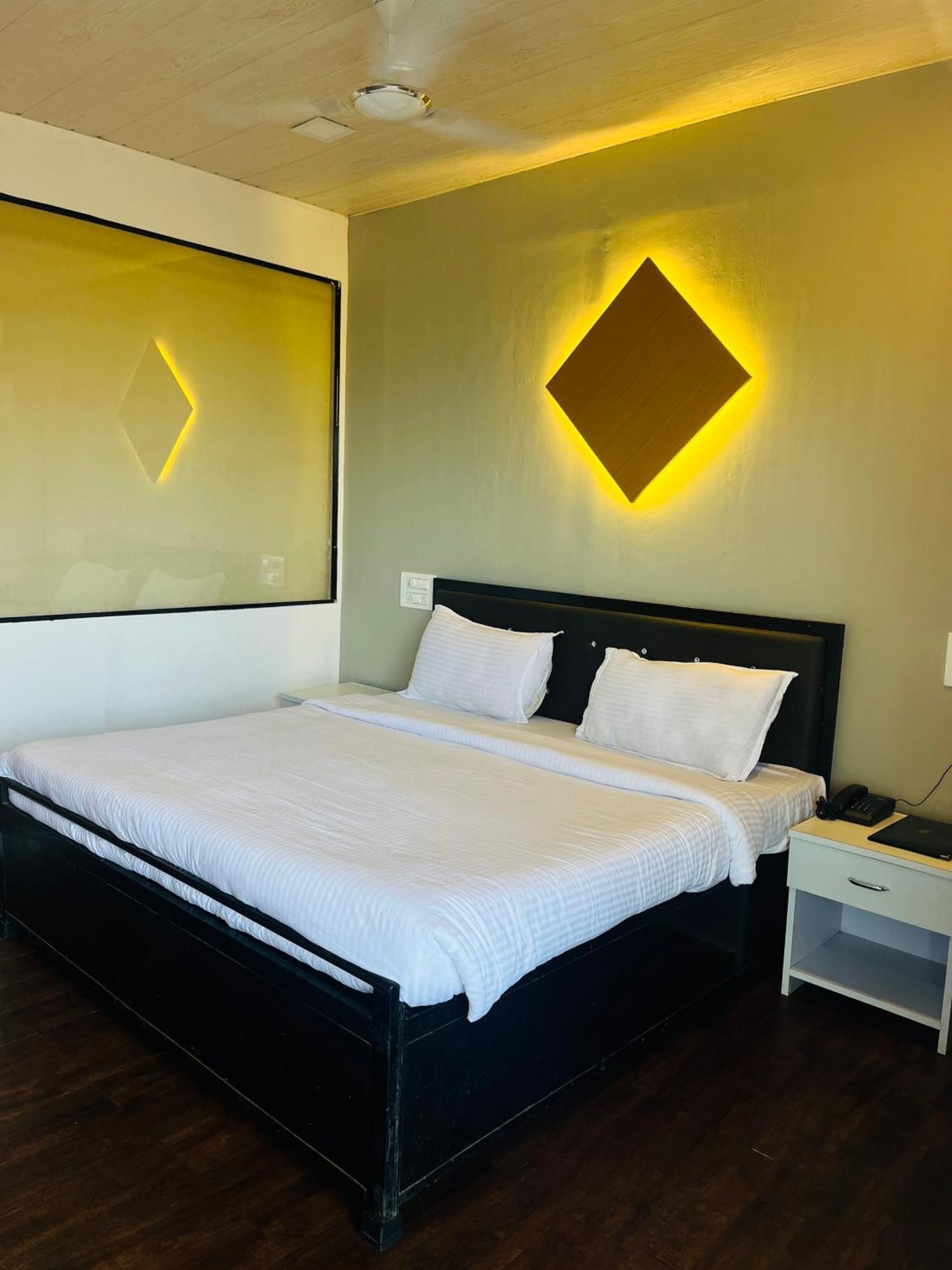 The Canvas Resort In Lonavla Esterno foto