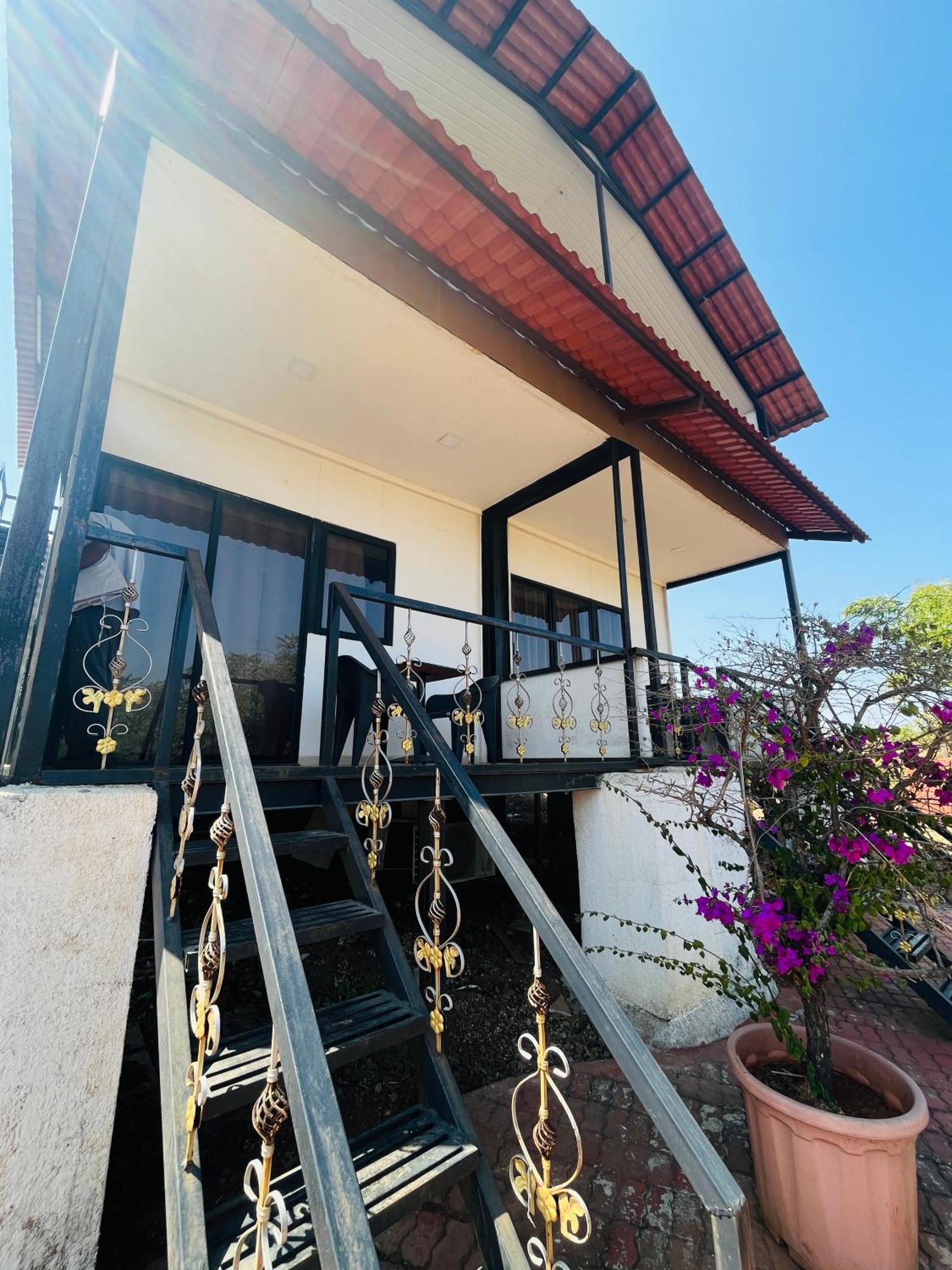 The Canvas Resort In Lonavla Esterno foto
