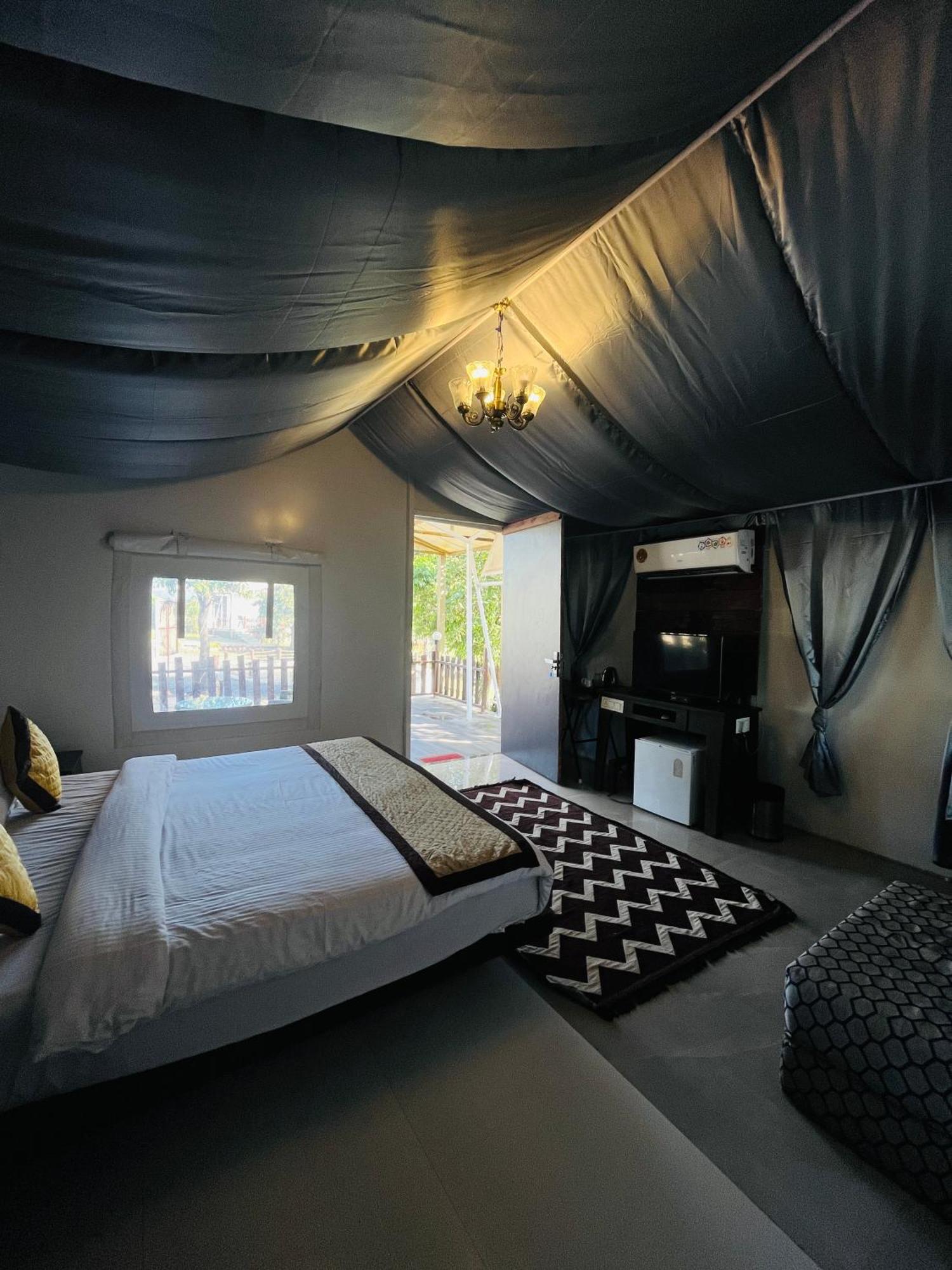 The Canvas Resort In Lonavla Esterno foto