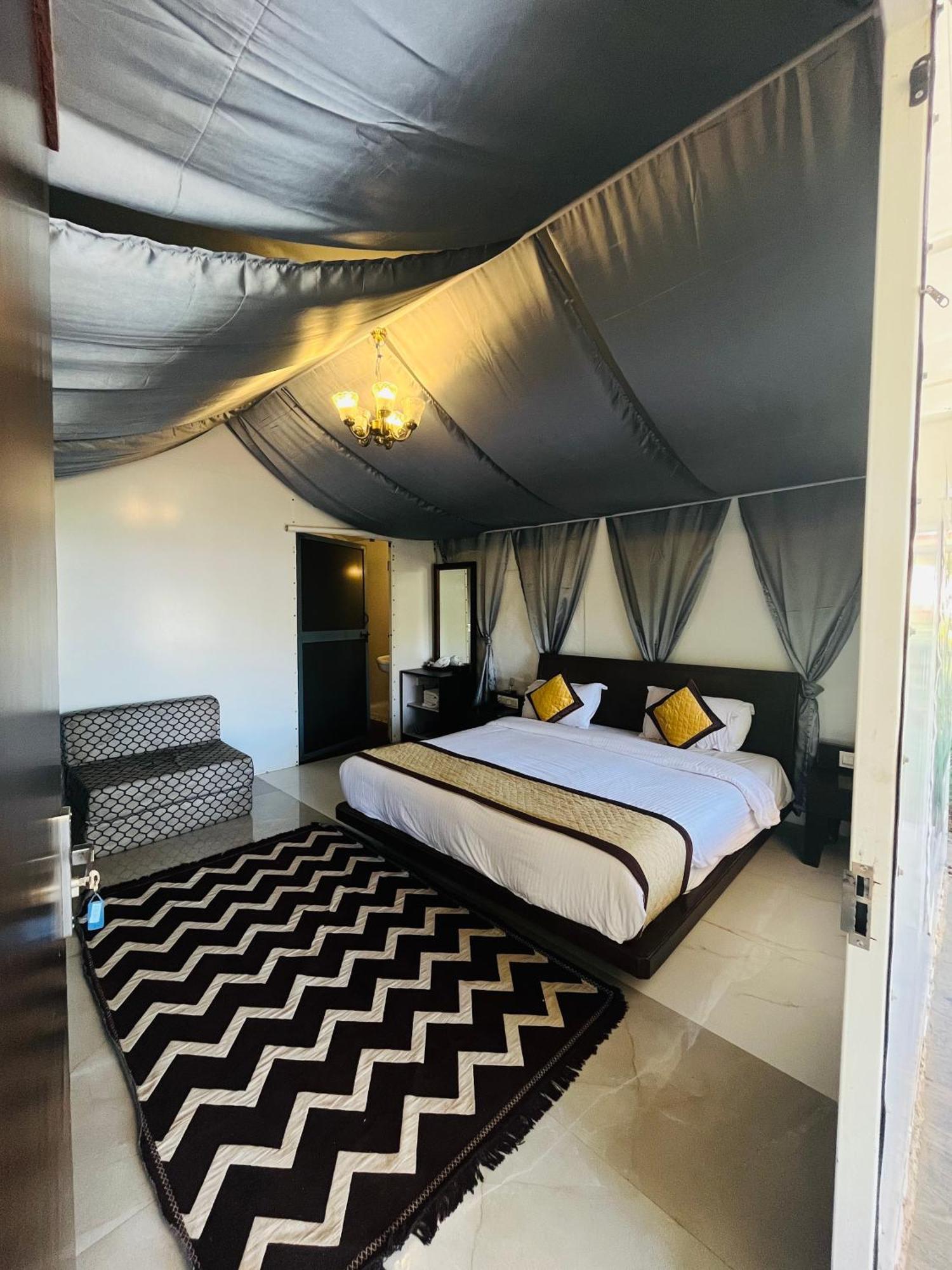 The Canvas Resort In Lonavla Esterno foto