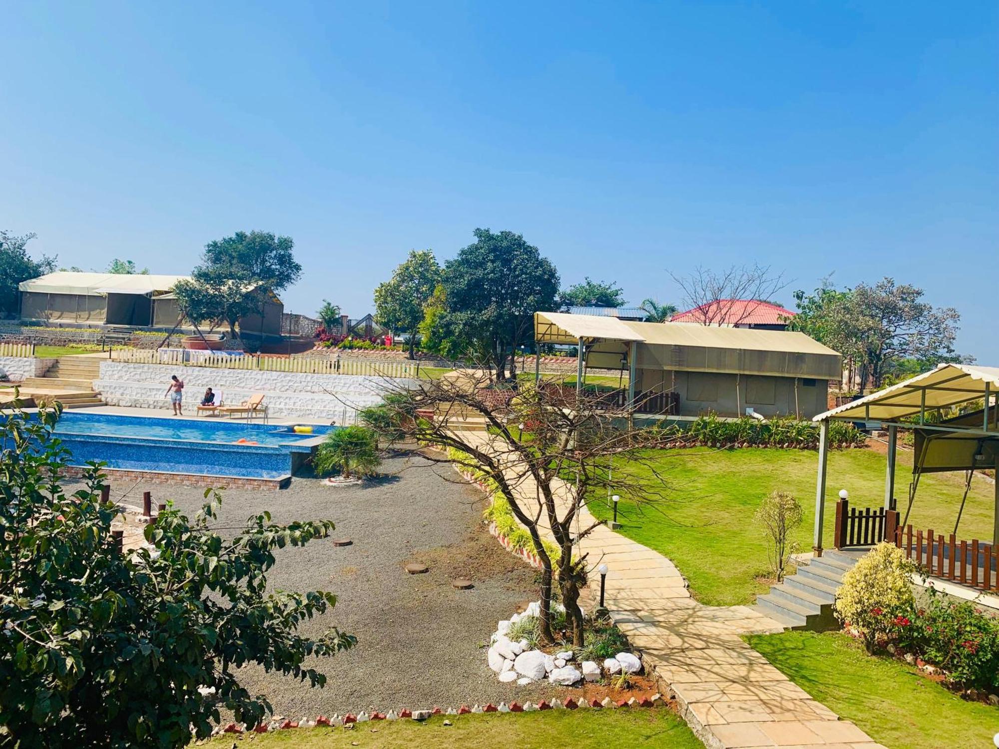The Canvas Resort In Lonavla Esterno foto